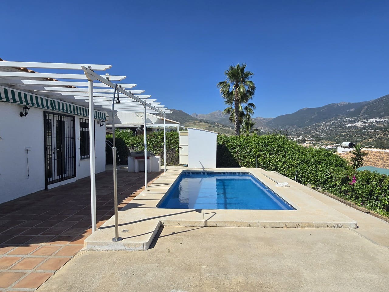 2 soveværelse Villa til salg i Vinuela med swimmingpool garage - € 249.950 (Ref: 9882609)