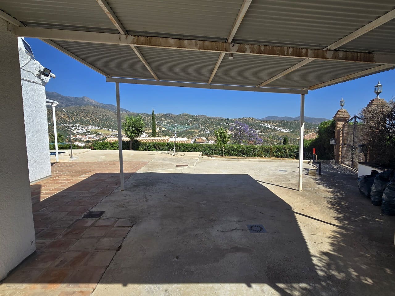 2 soveværelse Villa til salg i Vinuela med swimmingpool garage - € 249.950 (Ref: 9882609)