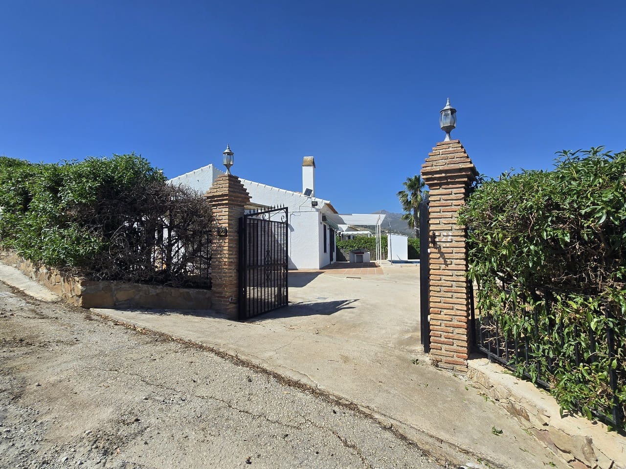 2 soveværelse Villa til salg i Vinuela med swimmingpool garage - € 249.950 (Ref: 9882609)
