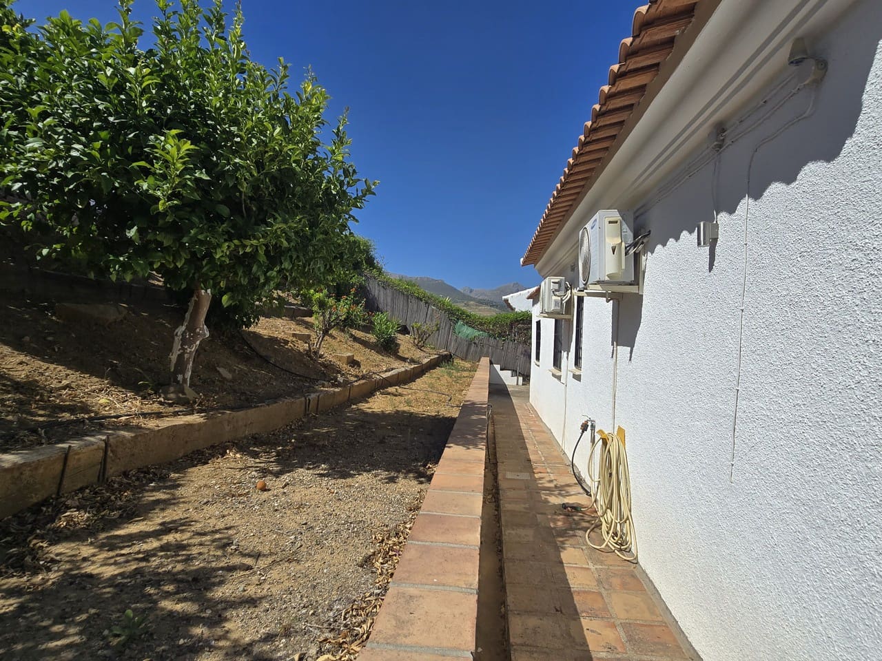 2 soveværelse Villa til salg i Vinuela med swimmingpool garage - € 249.950 (Ref: 9882609)