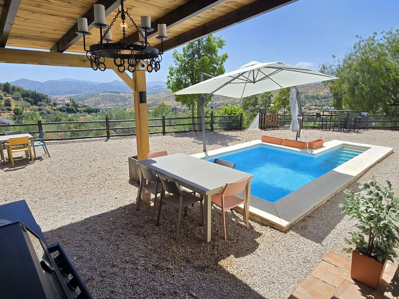 3 Zimmer Villa zu verkaufen in Alcaucin mit Pool Garage - 458.000 € (Ref: 9890963)