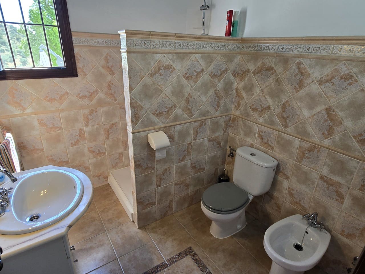 3 Zimmer Villa zu verkaufen in Alcaucin mit Pool Garage - 458.000 € (Ref: 9890963)
