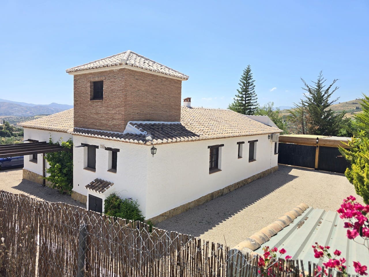 3 Zimmer Villa zu verkaufen in Alcaucin mit Pool Garage - 458.000 € (Ref: 9890963)