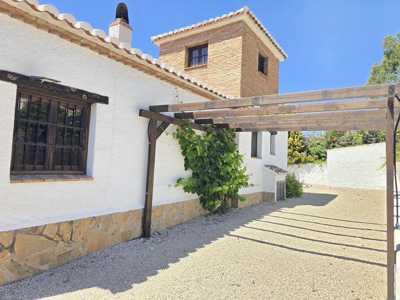 3 Zimmer Villa zu verkaufen in Alcaucin mit Pool Garage - 458.000 € (Ref: 9890963)