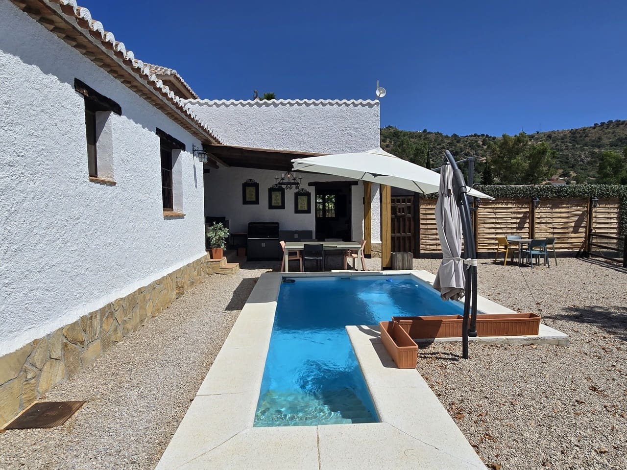 3 Zimmer Villa zu verkaufen in Alcaucin mit Pool Garage - 458.000 € (Ref: 9890963)