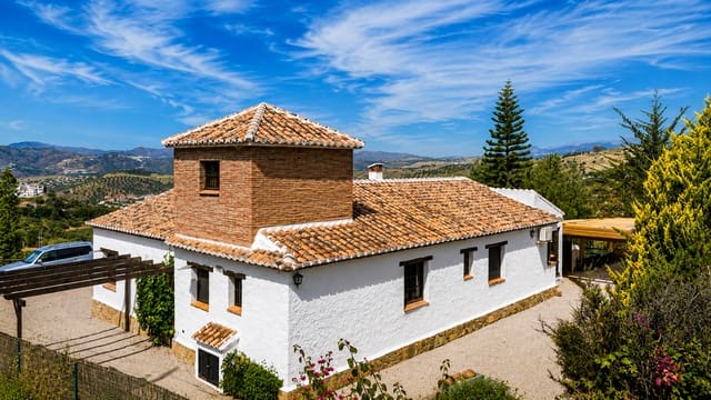 3 bedroom Villa for sale in Alcaucín with pool garage - € 458,000 (Ref: 9890963)