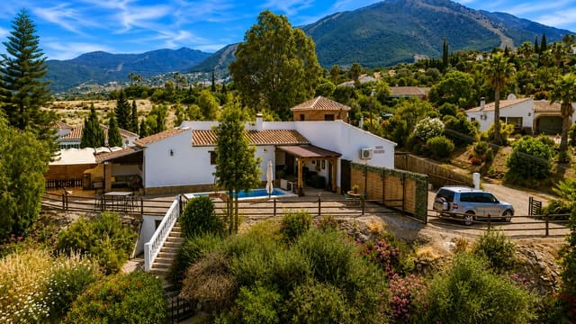 3 bedroom Villa for sale in Alcaucín with pool garage - € 458,000 (Ref: 9890963)
