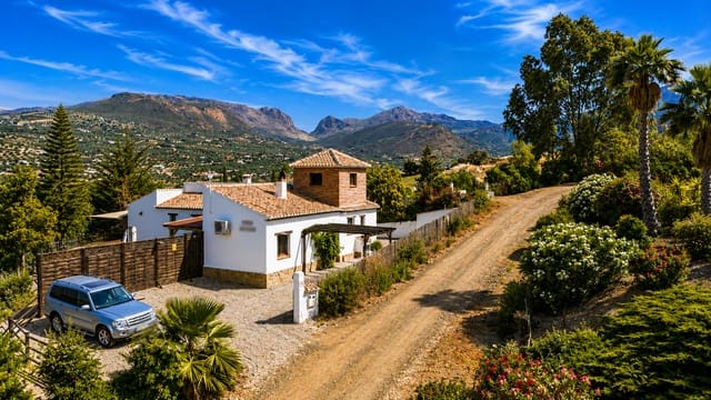 3 bedroom Villa for sale in Alcaucín with pool garage - € 458,000 (Ref: 9890963)