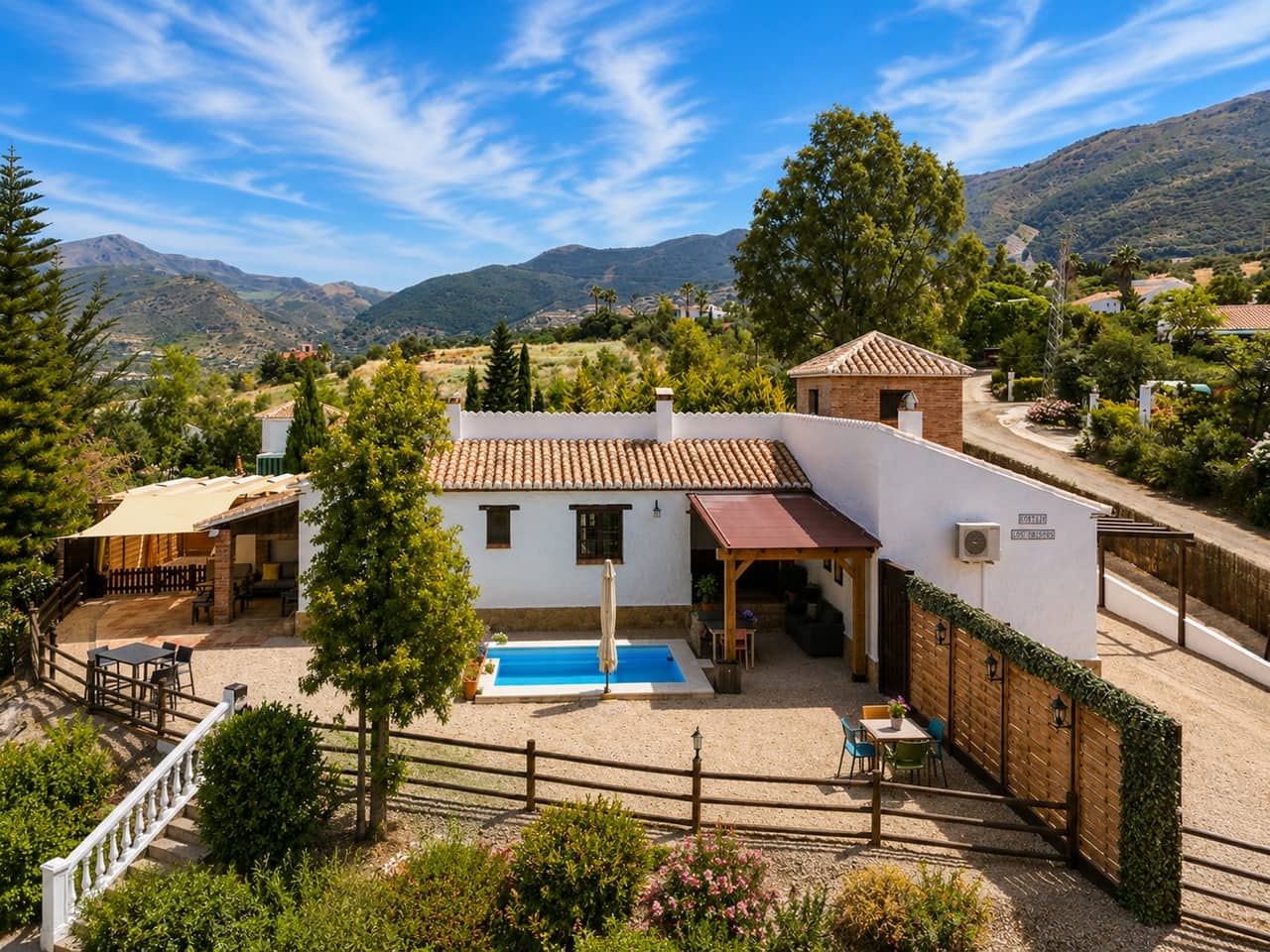 3 bedroom Villa for sale in Alcaucin with pool garage - € 458,000 (Ref: 9890963)