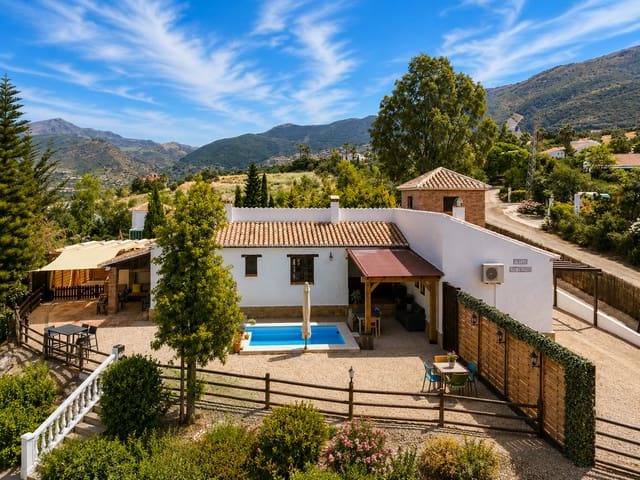 3 bedroom Villa for sale in Alcaucín with pool garage - € 458,000 (Ref: 9890963)