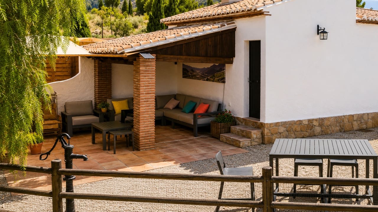 3 bedroom Villa for sale in Alcaucin with pool garage - € 458,000 (Ref: 9890963)