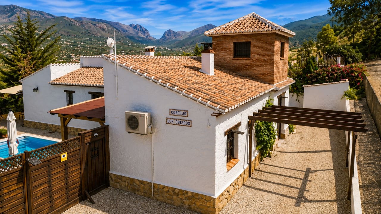 3 bedroom Villa for sale in Alcaucin with pool garage - € 458,000 (Ref: 9890963)