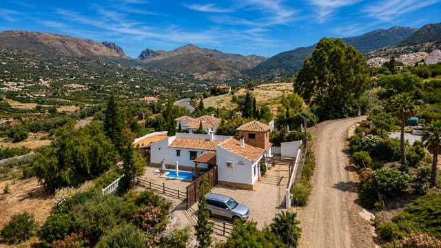 3 bedroom Villa for sale in Alcaucín with pool garage - € 458,000 (Ref: 9890963)
