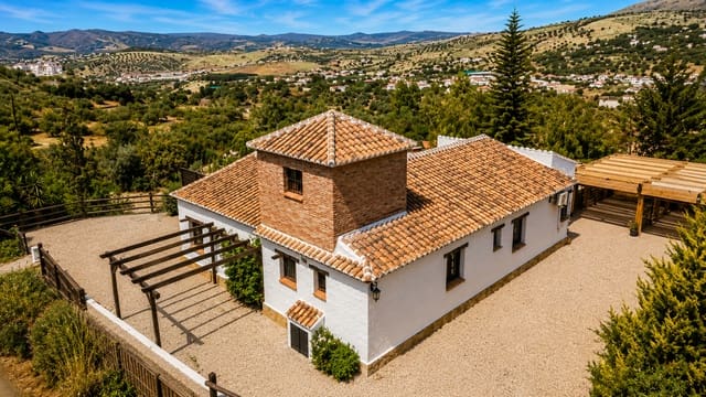 3 bedroom Villa for sale in Alcaucín with pool garage - € 458,000 (Ref: 9890963)