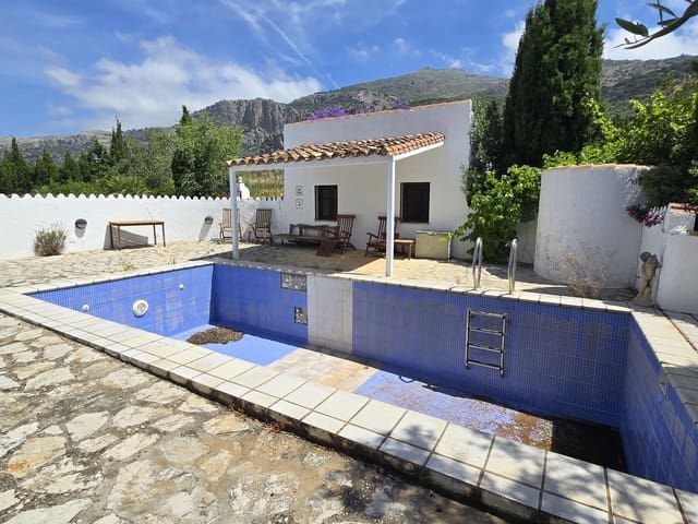 Chalet de 3 habitaciones en Periana en venta con piscina garaje - 375.000 € (Ref: 9902103)