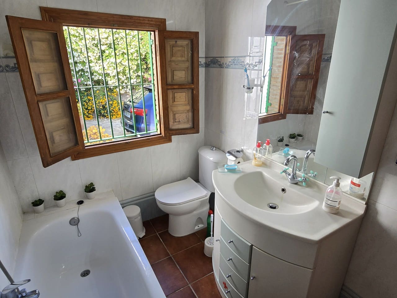 4 Zimmer Villa zu verkaufen in Alcaucin mit Pool Garage - 425.000 € (Ref: 9905182)