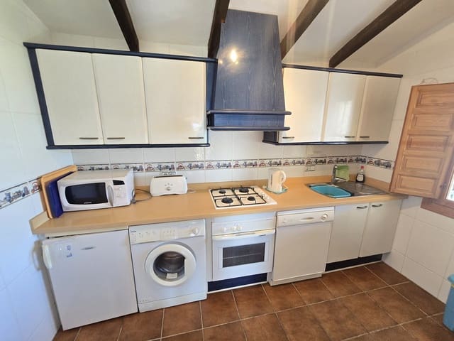 4 Zimmer Villa zu verkaufen in Alcaucín mit Pool Garage - 425.000 € (Ref: 9905182)