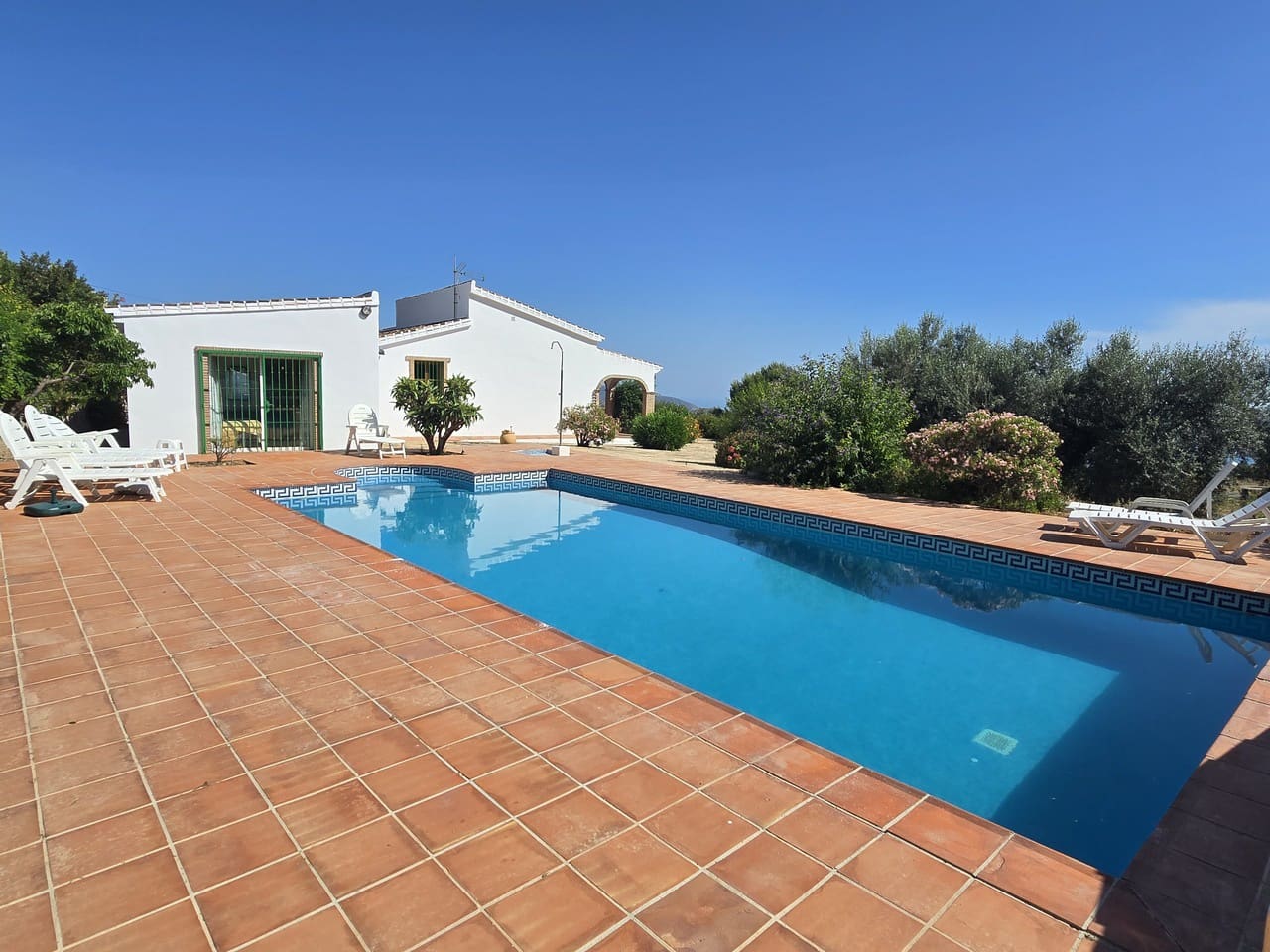 4 Zimmer Villa zu verkaufen in Alcaucin mit Pool Garage - 425.000 € (Ref: 9905182)