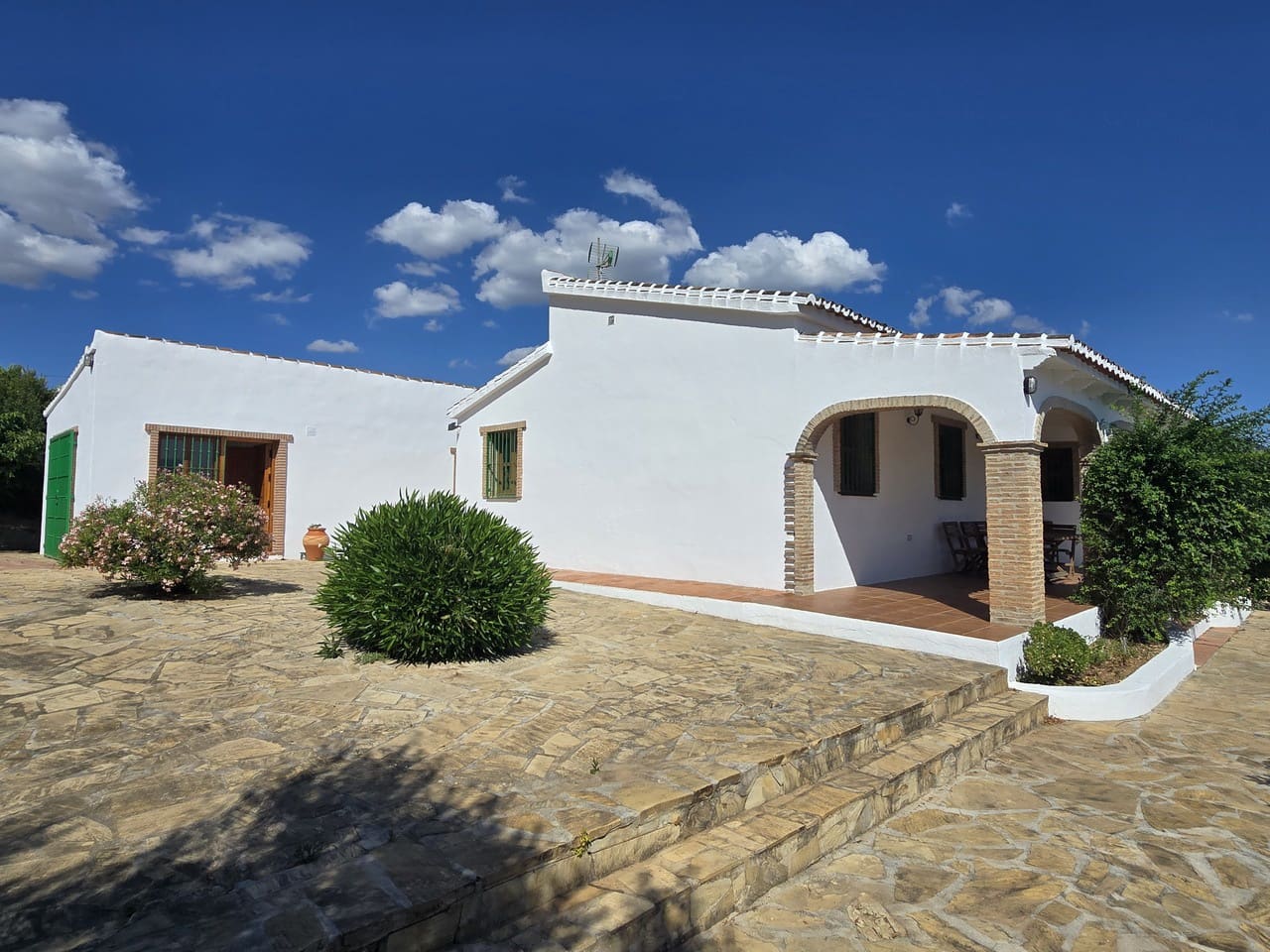 4 Zimmer Villa zu verkaufen in Alcaucin mit Pool Garage - 425.000 € (Ref: 9905182)