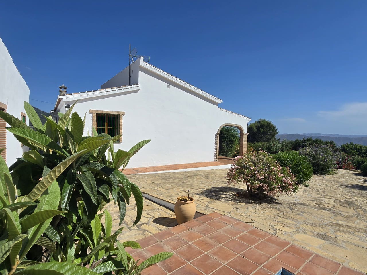 4 Zimmer Villa zu verkaufen in Alcaucin mit Pool Garage - 425.000 € (Ref: 9905182)