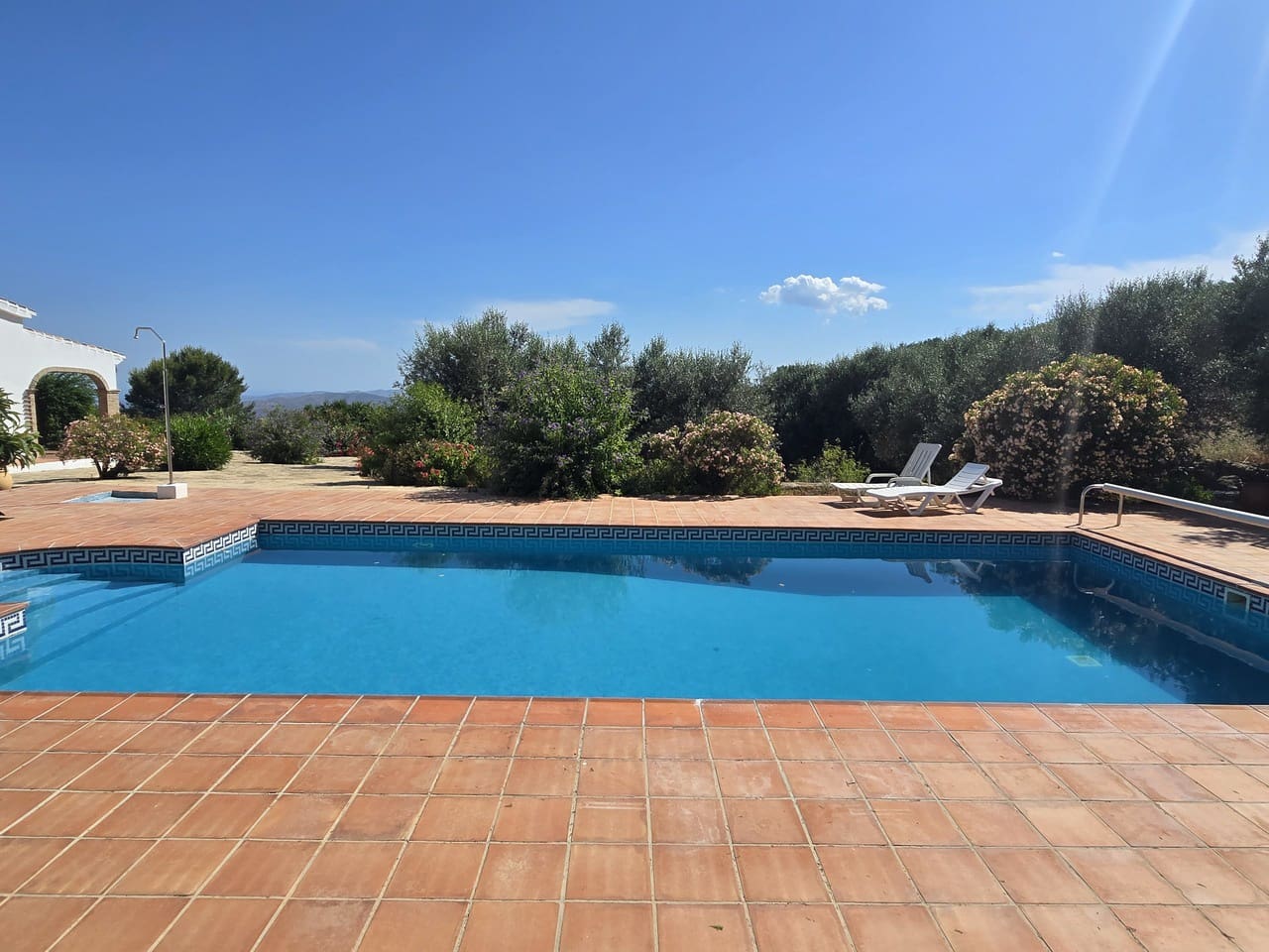 4 Zimmer Villa zu verkaufen in Alcaucin mit Pool Garage - 425.000 € (Ref: 9905182)