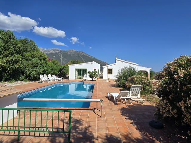 4 Zimmer Villa zu verkaufen in Alcaucín mit Pool Garage - 425.000 € (Ref: 9905182)
