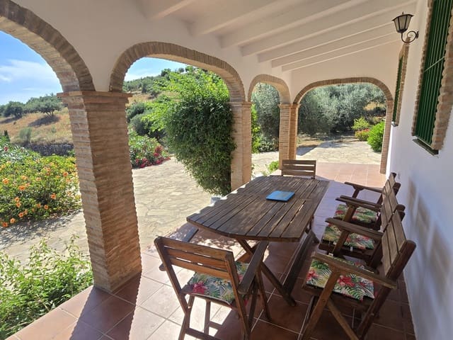 4 Zimmer Villa zu verkaufen in Alcaucín mit Pool Garage - 425.000 € (Ref: 9905182)