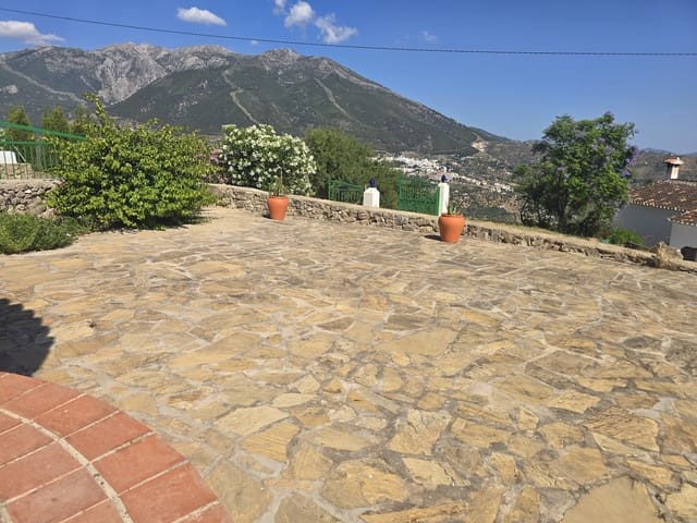 4 Zimmer Villa zu verkaufen in Alcaucín mit Pool Garage - 425.000 € (Ref: 9905182)
