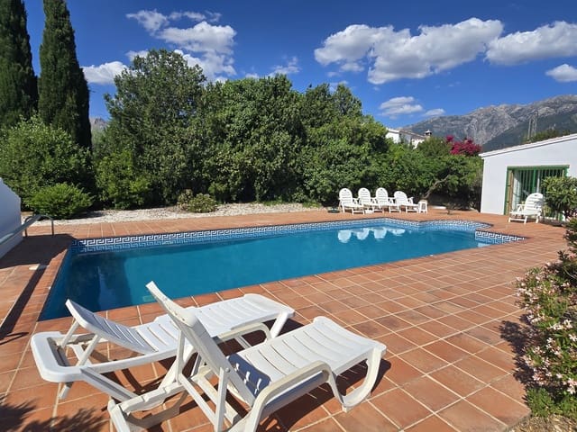 4 quarto Moradia para venda em Alcaucín com piscina garagem - 425 000 € (Ref: 9905182)