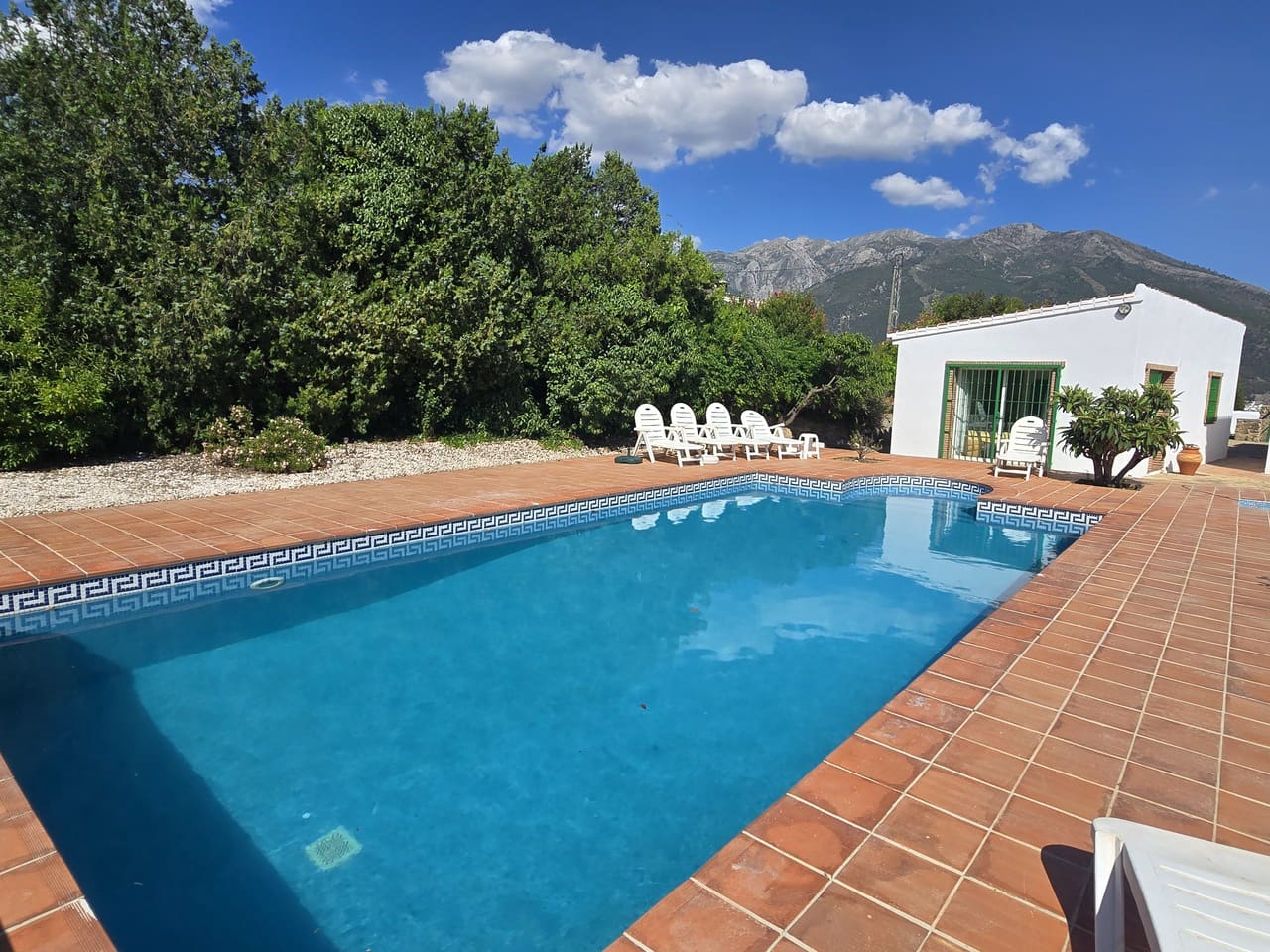 4 Zimmer Villa zu verkaufen in Alcaucin mit Pool Garage - 425.000 € (Ref: 9905182)