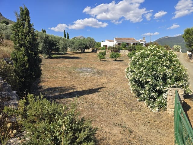 4 quarto Moradia para venda em Alcaucín com piscina garagem - 425 000 € (Ref: 9905182)