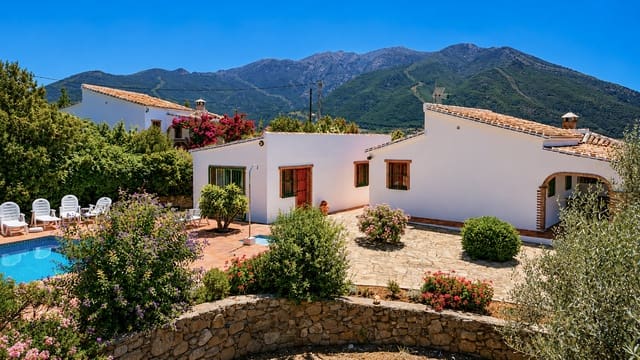 4 chambre Villa/Maison à vendre à Alcaucín avec piscine garage - 425 000 € (Ref: 9905182)