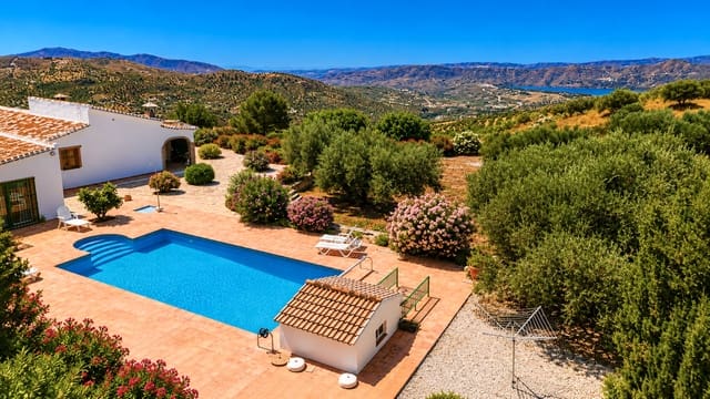 4 quarto Moradia para venda em Alcaucín com piscina garagem - 425 000 € (Ref: 9905182)