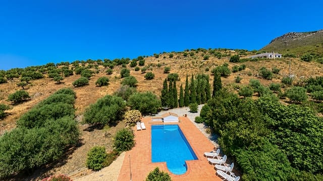 4 quarto Moradia para venda em Alcaucín com piscina garagem - 425 000 € (Ref: 9905182)
