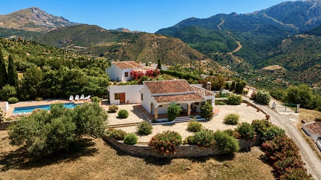 4 quarto Moradia para venda em Alcaucín com piscina garagem - 425 000 € (Ref: 9905182)