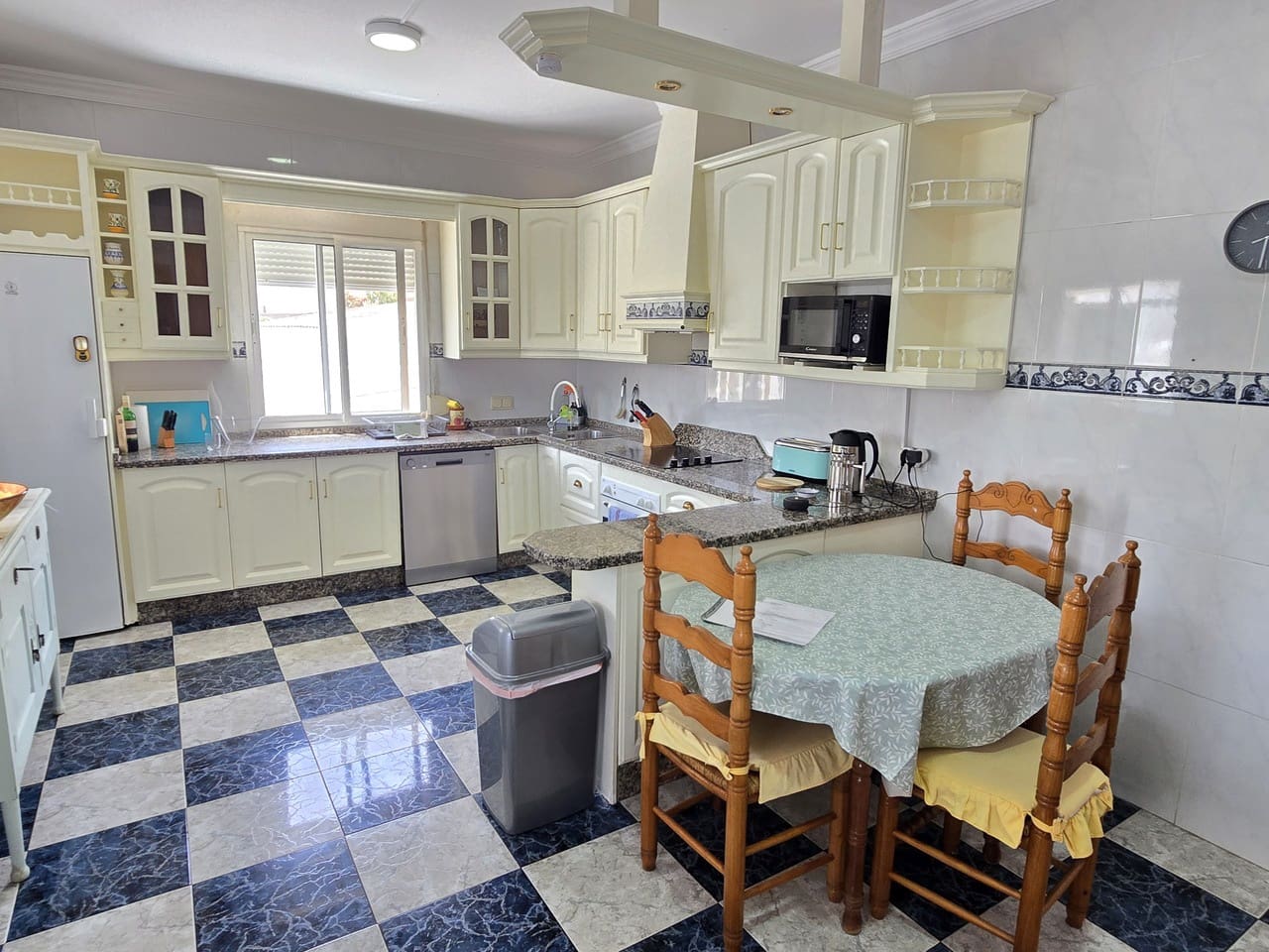 Chalet de 6 habitaciones en Los Romanes en venta con piscina garaje - 385.000 € (Ref: 9924862)