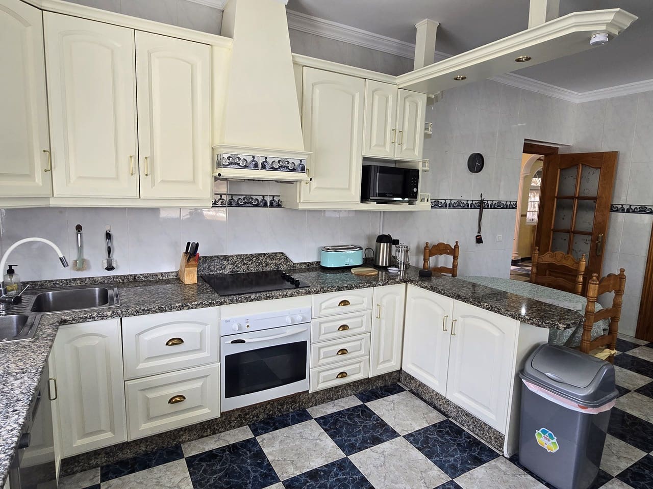Chalet de 6 habitaciones en Los Romanes en venta con piscina garaje - 385.000 € (Ref: 9924862)