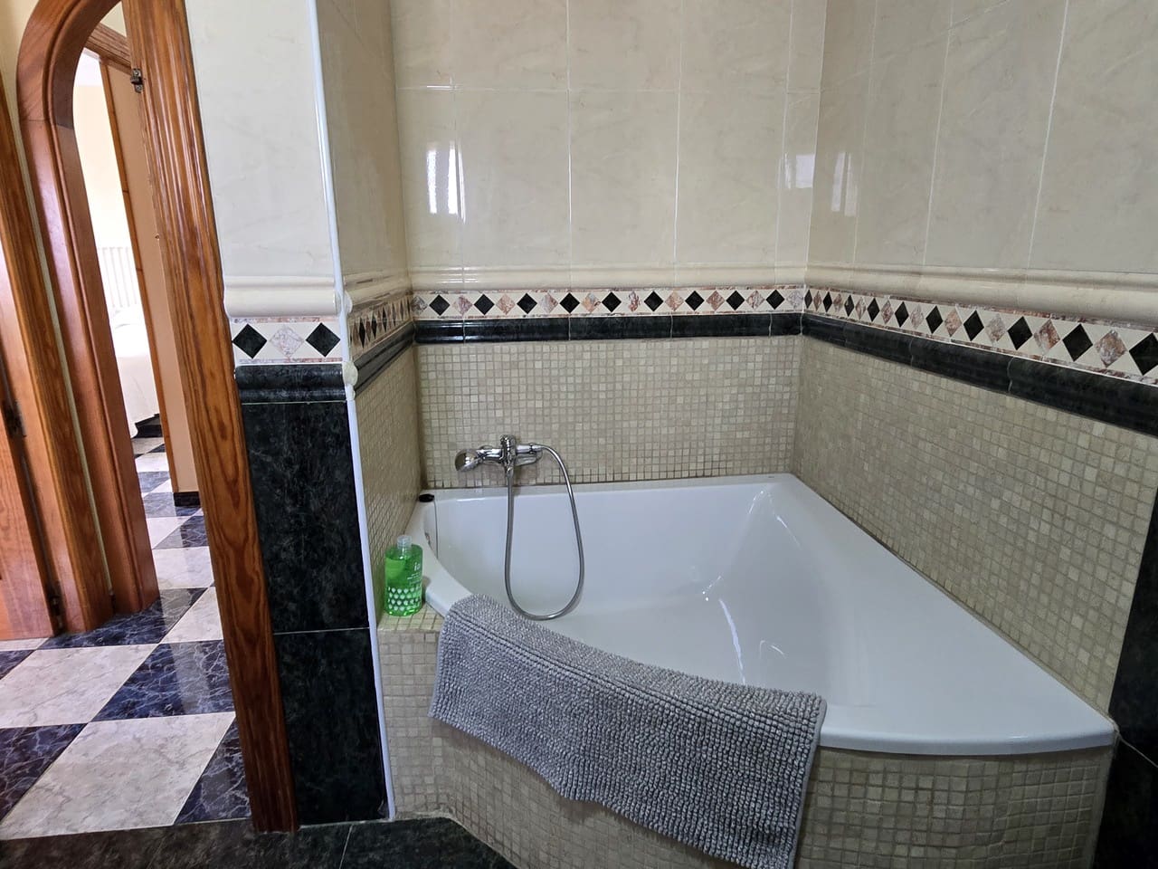 Chalet de 6 habitaciones en Los Romanes en venta con piscina garaje - 385.000 € (Ref: 9924862)
