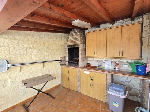 Chalet de 6 habitaciones en Los Romanes, Viñuela en venta con piscina garaje - 385.000 € (Ref: 9924862)
