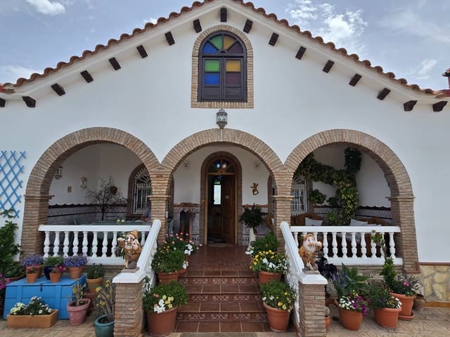 Chalet de 6 habitaciones en Los Romanes, Viñuela en venta con piscina garaje - 385.000 € (Ref: 9924862)