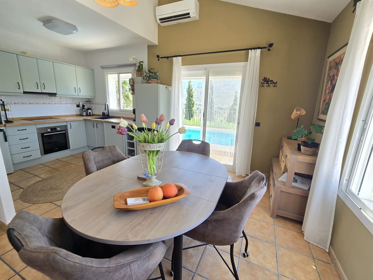 3 soverom Villa til salgs i Vinuela med svømmebasseng garasje - € 339 000 (Ref: 9925148)