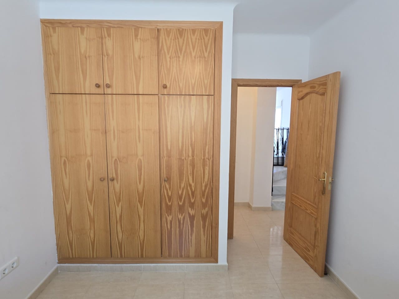4 bedroom Villa for sale in Alcaucin with pool garage - € 360,000 (Ref: 9928487)