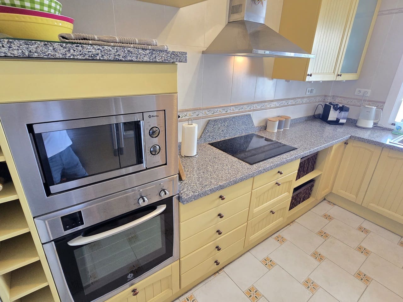 4 bedroom Villa for sale in Alcaucin with pool garage - € 360,000 (Ref: 9928487)