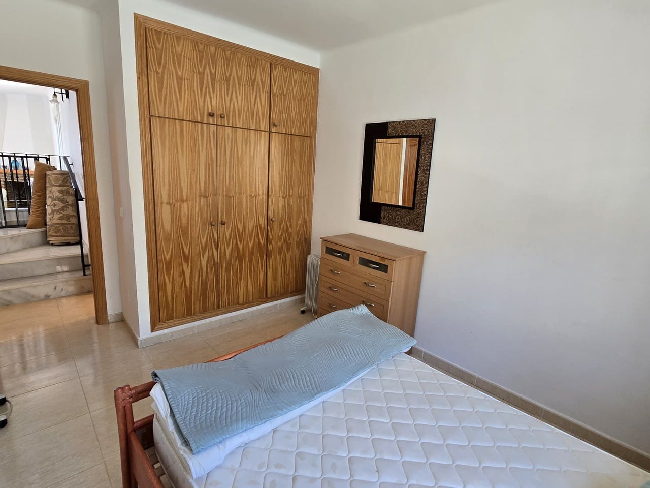 4 bedroom Villa for sale in Alcaucin with pool garage - € 360,000 (Ref: 9928487)