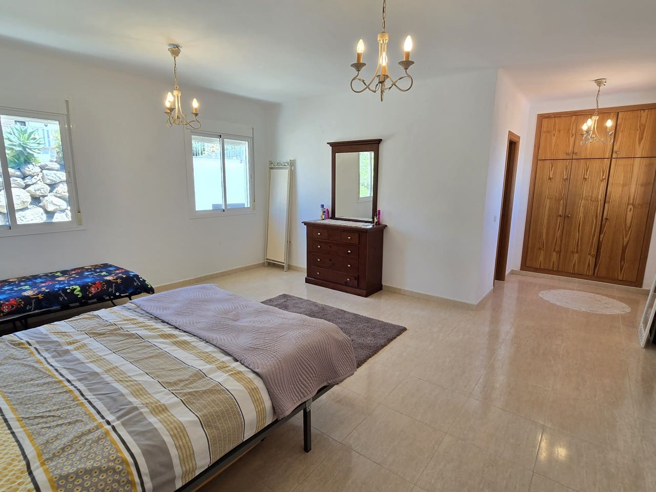 4 bedroom Villa for sale in Alcaucin with pool garage - € 360,000 (Ref: 9928487)