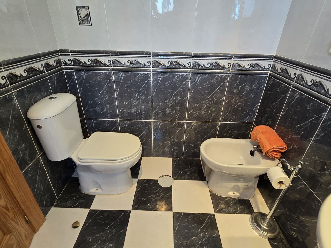 4 bedroom Villa for sale in Alcaucin with pool garage - € 360,000 (Ref: 9928487)