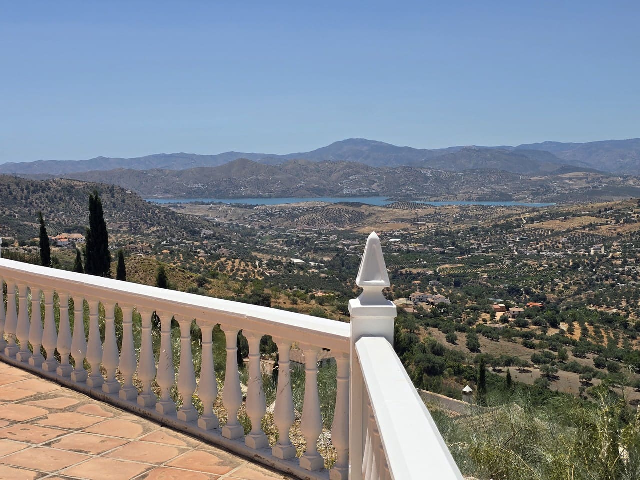 4 bedroom Villa for sale in Alcaucin with pool garage - € 360,000 (Ref: 9928487)