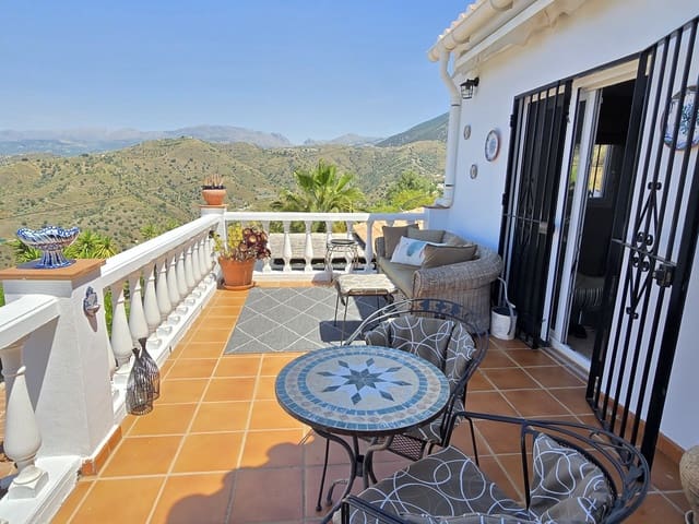 4 quarto Moradia para venda em Canillas de Aceituno com piscina garagem - 695 000 € (Ref: 9936849)