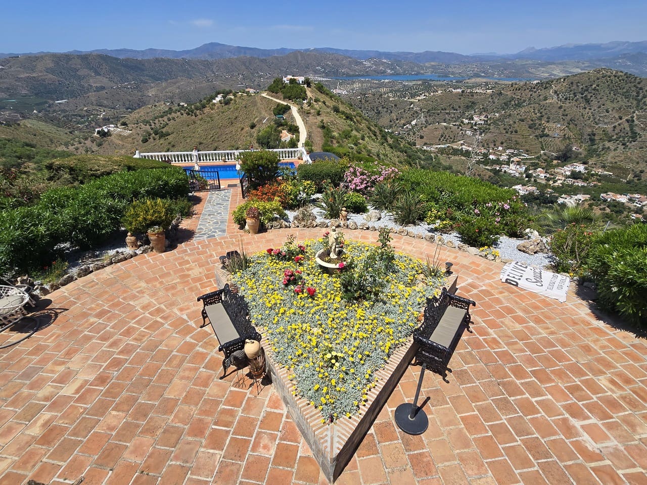 4 quarto Moradia para venda em Canillas de Aceituno com piscina garagem - 695 000 € (Ref: 9936849)