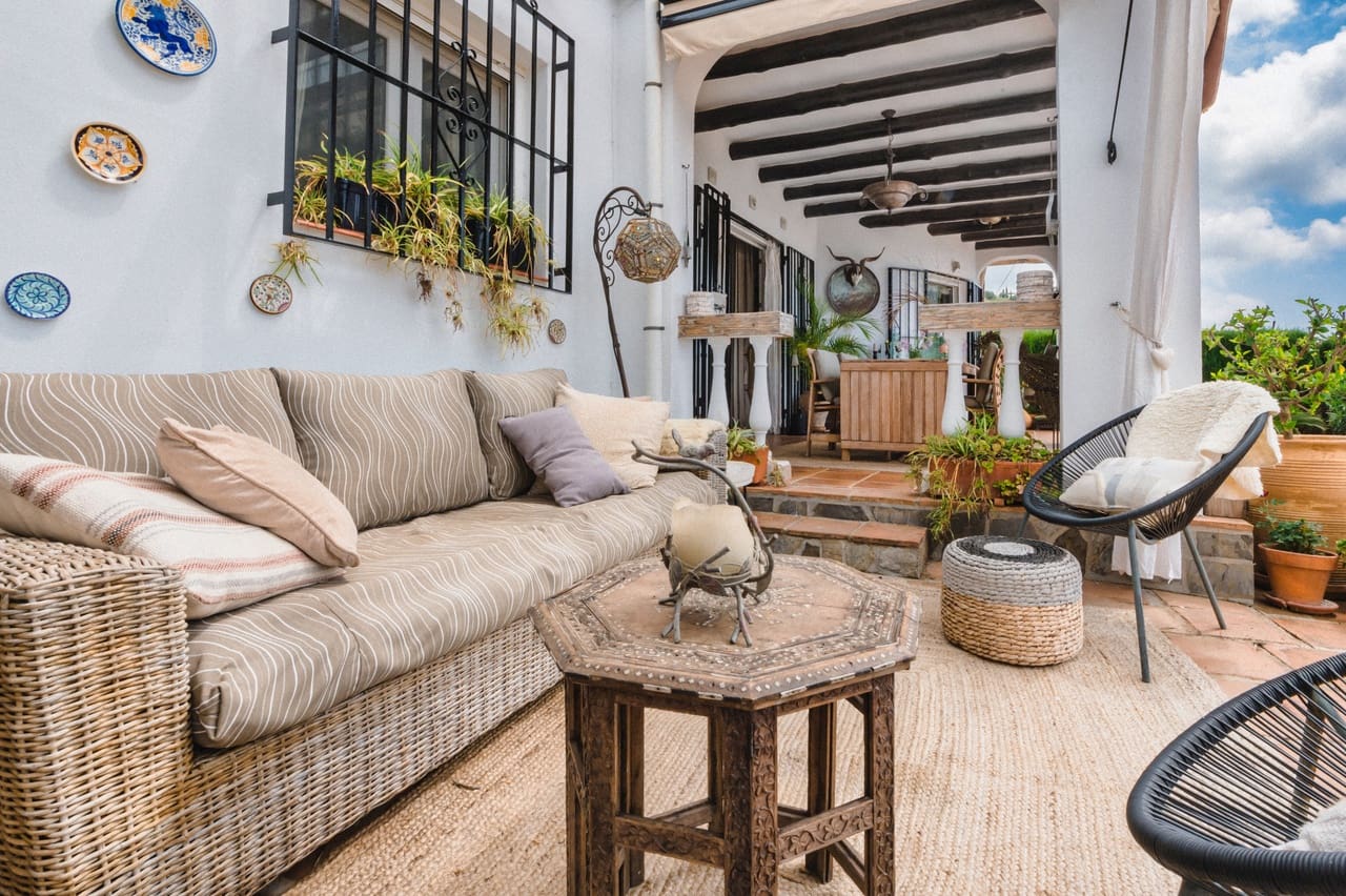4 quarto Moradia para venda em Canillas de Aceituno com piscina garagem - 695 000 € (Ref: 9936849)